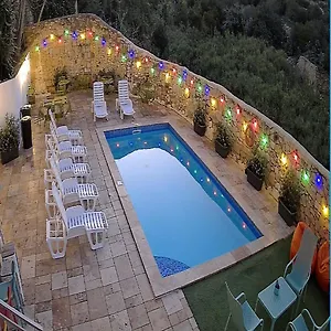  Hostel Follow The Sun Boutique - Pool, Breakfast & Sea Views Malta
