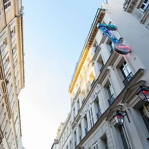 Hotel Grand Amour, París