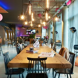 Hotel Moxy Paris Charles De Gaulle Airport, Roissy-en-France